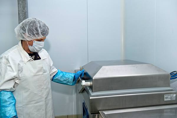 Denezis Meat - Product packaging process.